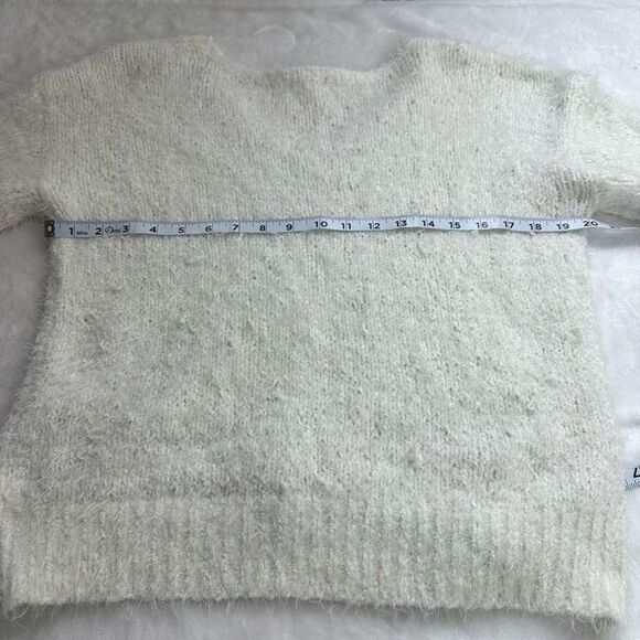 BP. Cream deep v-neck sweater fuzzy soft sweater size L - Picture 8 of 9